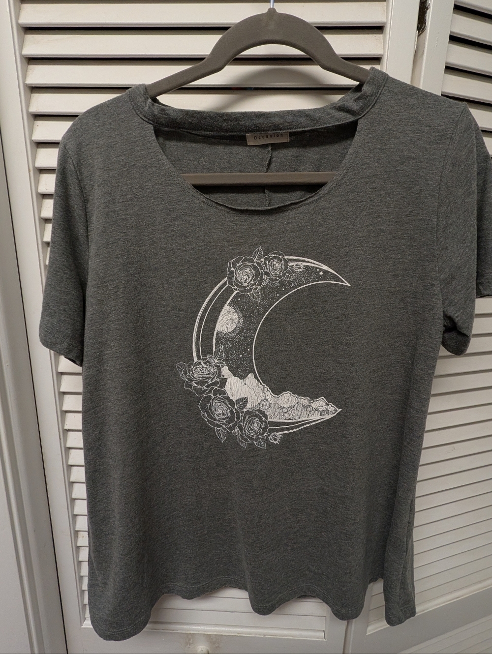 Occasion Women's Gray Moon & Floral Short Sleeve Tee